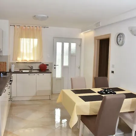 App Roko Apartment *